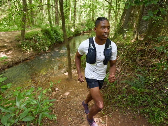 runner in nature wearing the salomon active skin set pack